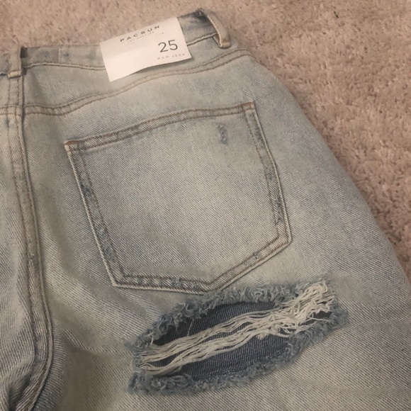 PacSun Light Wash Mom Jeans with Peekaboo Back - Picture 5 of 8